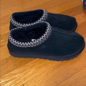 Brand new ugg slippers worn once